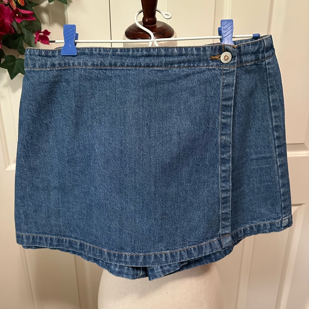 Victoria’s Secret | London Jean | Blue Denim Wrap Around Skort | Size: 6 |